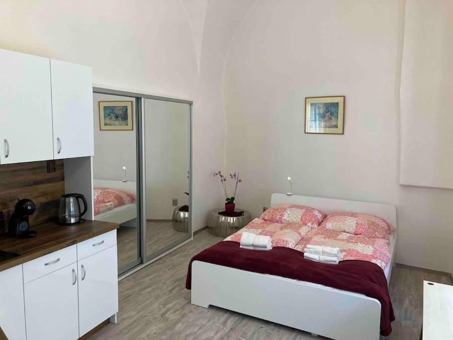 Studio In Gothic House, 50M To The Old Town Square Praha Eksteriør bilde